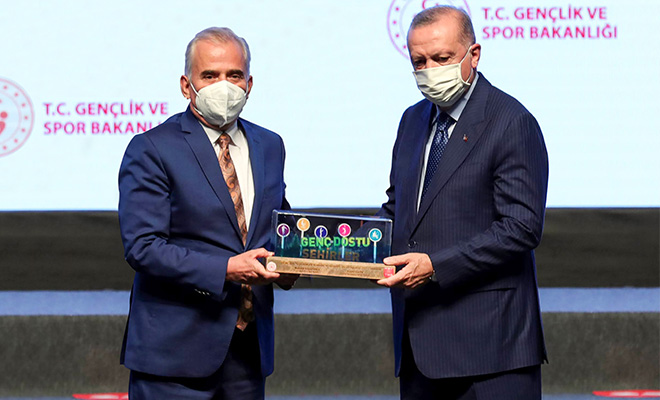 Cumhurbaşkanı Erdoğan’dan Başkan Zolan’a ödül!