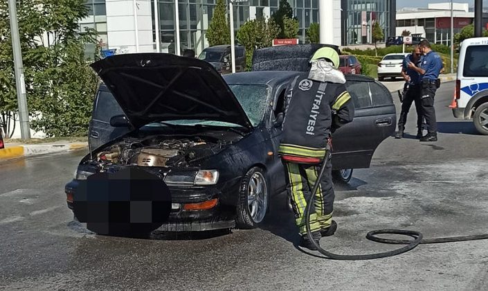 Denizli’de araç alevlere teslim oldu!