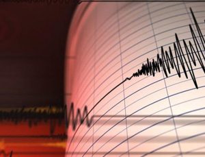 Denizli’de gece saatlerinde deprem paniği!