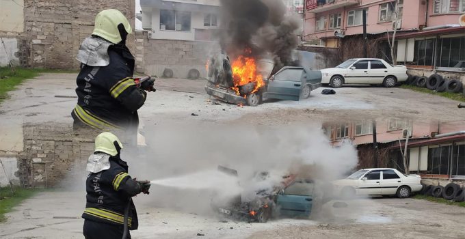 Denizli’de araç yangını paniğe yol açtı!