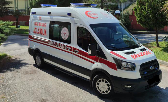 Hasta taşıyan ambulans kaza yaptı! İki kişi yaralandı!