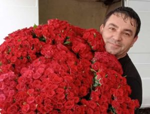 İzmir’den Antalya’ya çiçek götüren sürücü Denizli’de yaptığı kazada hayatını kaybetti