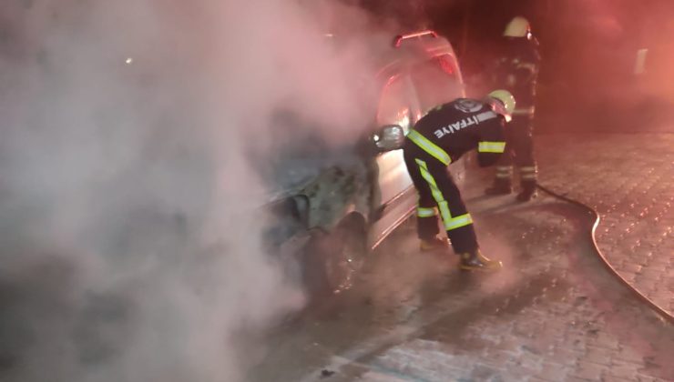 Denizli’de hafif ticari araç alevlere telim oldu, kullanılamaz hale geldi!