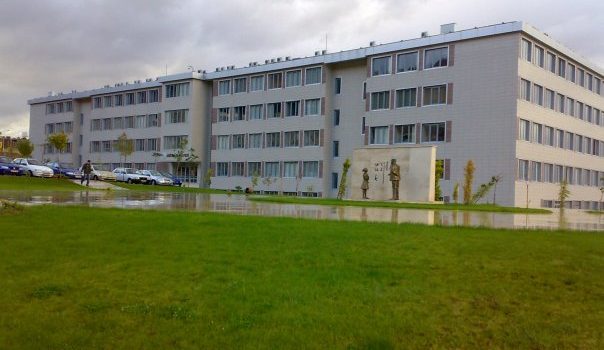 Denizli’de intihar eden öğrenciyi üzerine düştüğü ağaç  kurtardı!