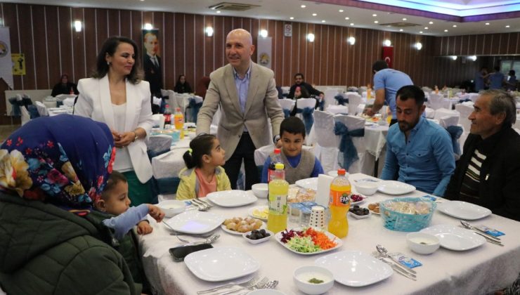 Başkan Özbaş, gönül sofrasında depremzedelerle buluştu!