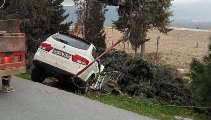 Denizli’de feci kaza, kontrolden çıkan araç şarampole uçtu!