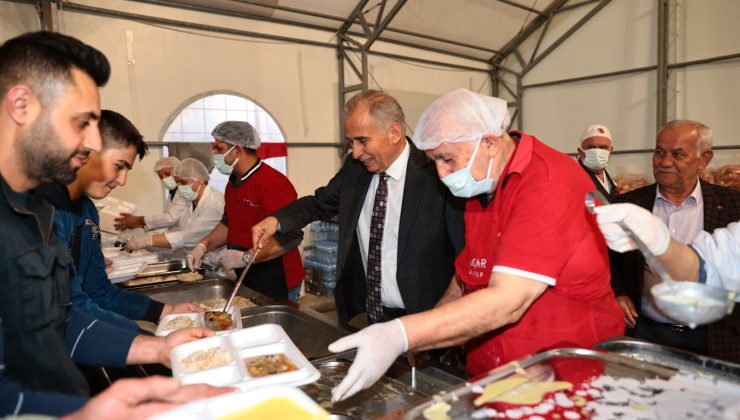 Ramazan ayının ilk iftarı Büyükşehir çadırında!