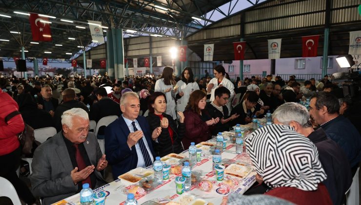 Büyükşehir’in iftar sofrası Anafartalar’da!