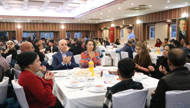 Başkan Özbaş, Roman vatandaşlarla iftar yemeğinde buluştu!