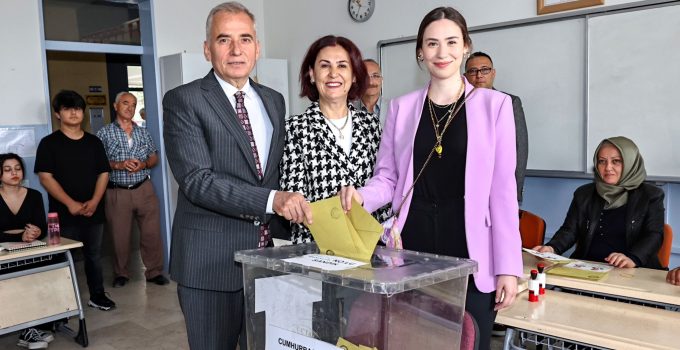 Başkan Zolan oyunu ailesi ile kullandı!