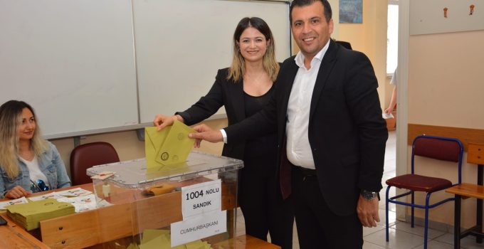 Denizli Babadağ Belediye Başkanı Ali Atlı eşi ile birlikte oyunu kullandı!