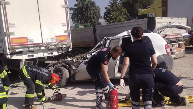 Denizli’de bayram trafiği can almaya başladı! Kurbanlık yüklü tıra çarptı, hurdaya dönen otomobil içinde feci şekilde hayatını kaybetti!