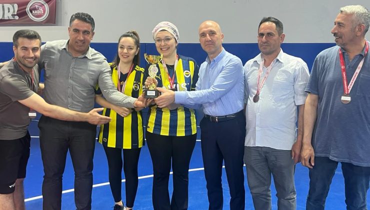Sarayköy İlçe Gençlik ve Spor Müdürlüğü Kurumlar Arası Voleybol Turnuvası’nın final müsabakası oynandı! Ödüller verildi!