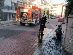 Denizli’de motosiklet alevlere teslim oldu küle döndü!