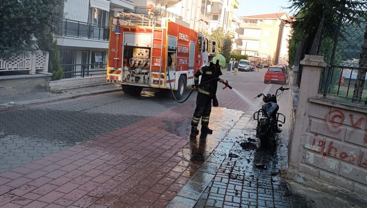 Denizli’de motosiklet alevlere teslim oldu küle döndü!