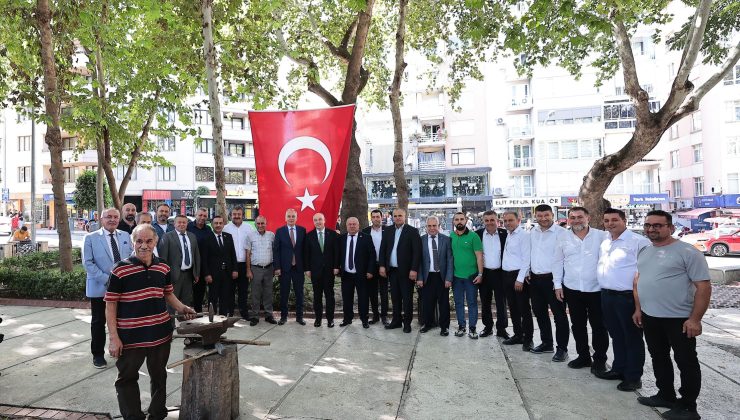 Demir dövdüler, keşkek dağıttılar