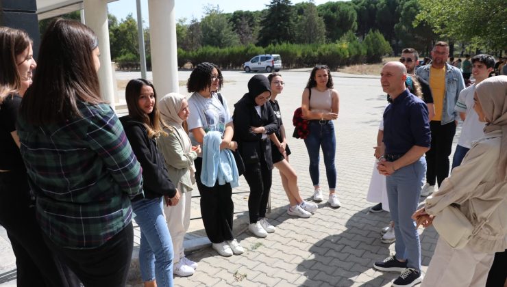 Başkan Özbaş’tan üniversite öğrencilerine ‘hoş geldin’ yemeği