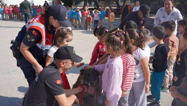Denizli İl Jandarma Komutanlığı 4 ekim çevre ve hayvan koruma günün de çoçuklara hayvan sevgisi aşıladı!