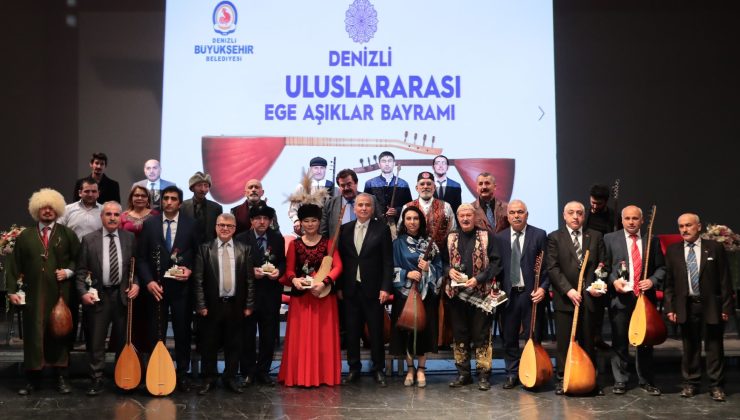 Âşıklar 100. yıl için çalıp söyleyecek