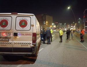 Feci kazada motosikletten savrulan genç üst geçitten aşağı düştü, 2 kişi hayatını kaybetti!