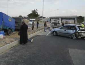 Kumkısık’ta kaza! Takip mesafesi kuralı ihlal edildi, iki otomobilde metrelerce savruldu!