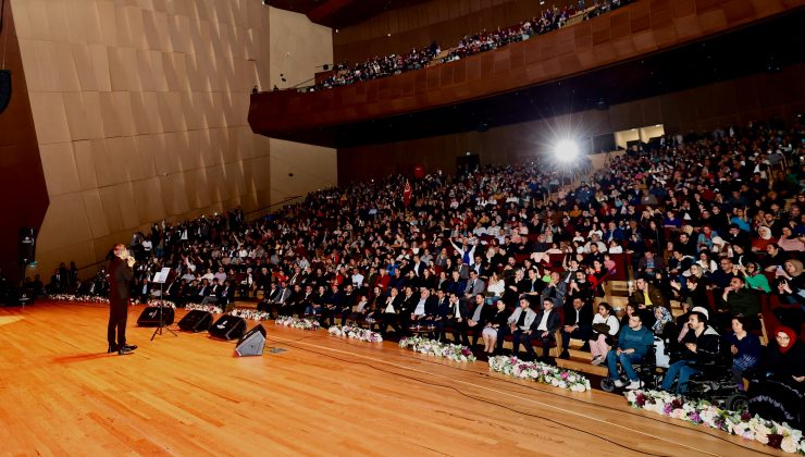 Denizlililer, Yıldızdoğan şarkıları ile unutulmaz bir gece yaşadı