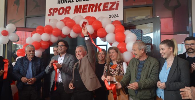 Honaz’a bir örnek proje daha! Spor merkezi kurdelesi CHP İl Başkanı Horzum ve Başkan Yüksel Kepenek eşliğinde kesildi!