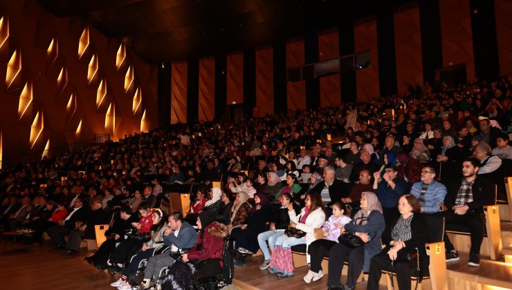 Özay Gönlüm eserleri ile anıldı