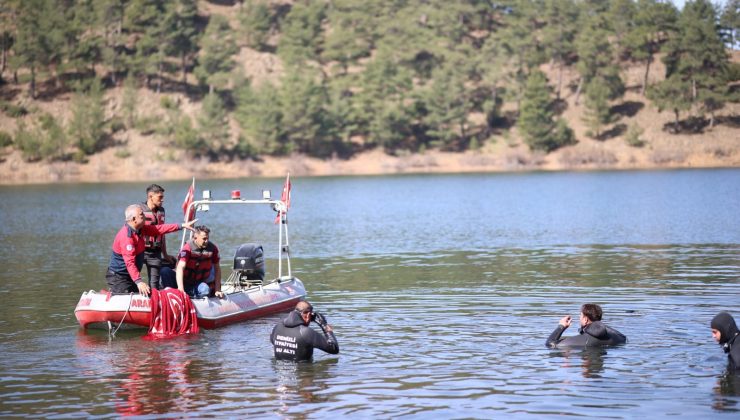 Denizli’de göle düşen araç uzun uğraşlar sonucu kurtarıldı!